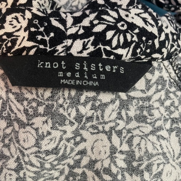 Knot Sisters Long Sleeve Floral V Neck Mini Dress in Black Tan Size Medium - Picture 6 of 9